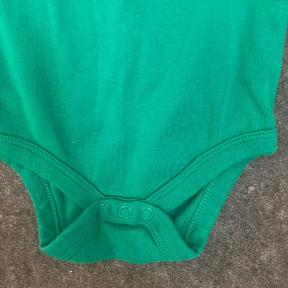 🌟3/$15🌟 Joe Fresh Cotton Christmas Graphic Bodysuit Size 6-12 M - Picture 4 of 8